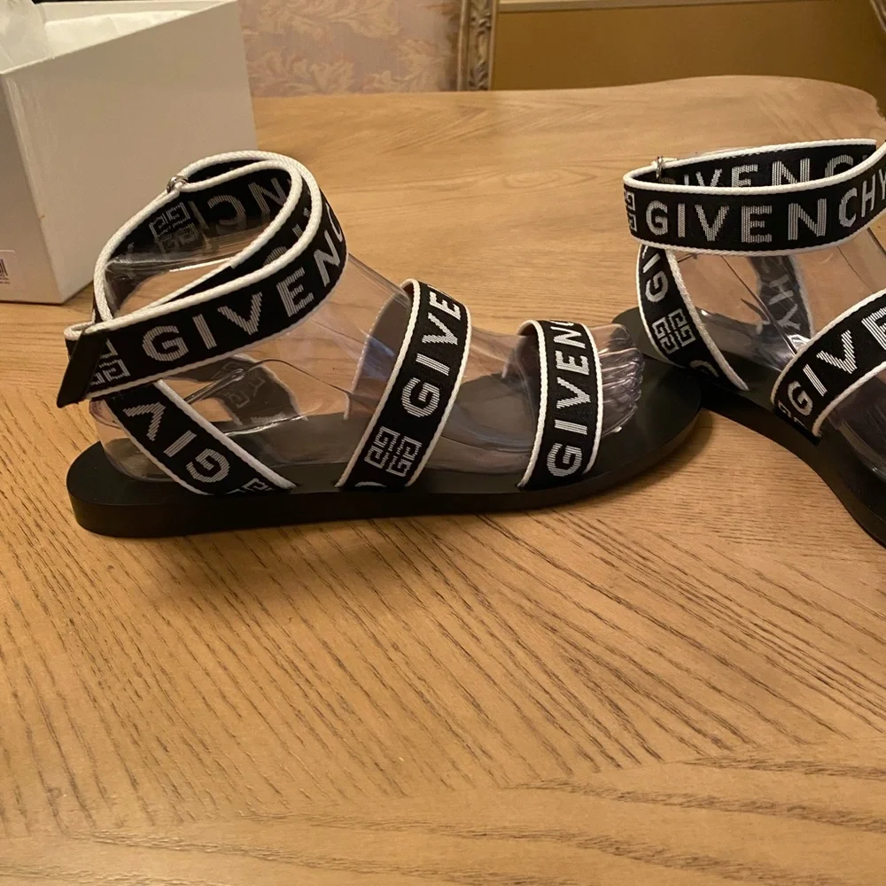 ❤️ Authentic Givenchy Sandals - Picture 6 of 9